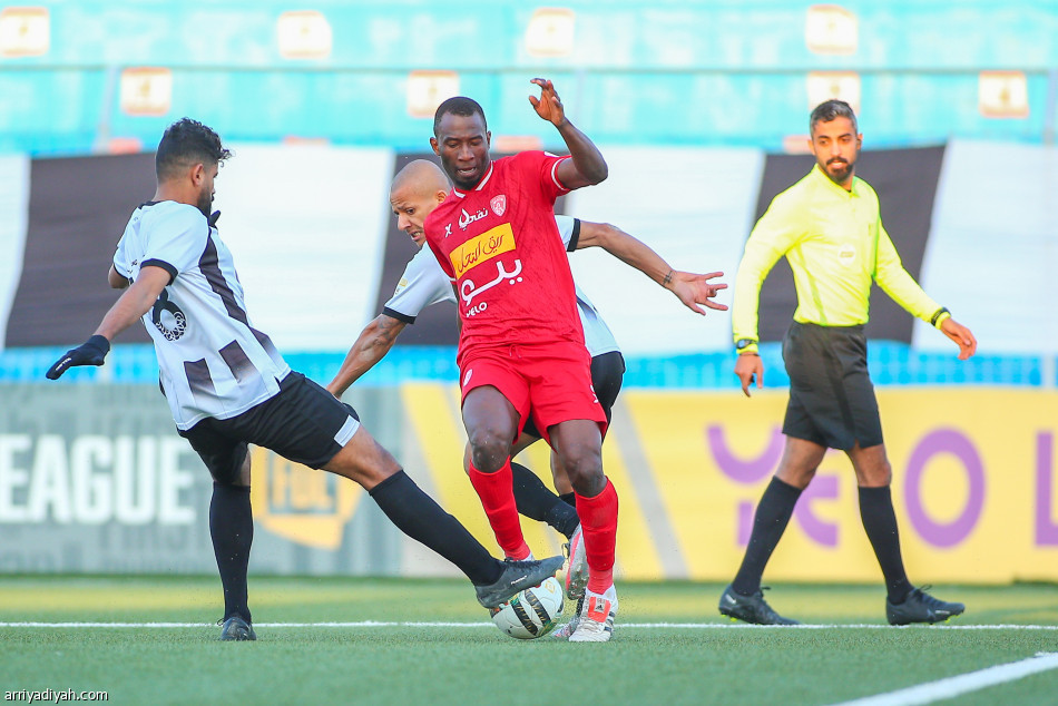 دوري يلو.. العربي يحبط هجر بالتعادل