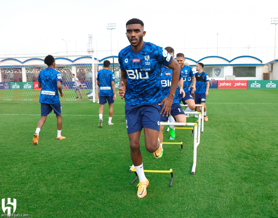 الهلال.. الشهري يعود إلى فنلندا وهيون يلامس الكرة