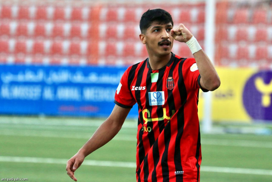 الرياض يعزز آمال الصعود بثلاثية أحد