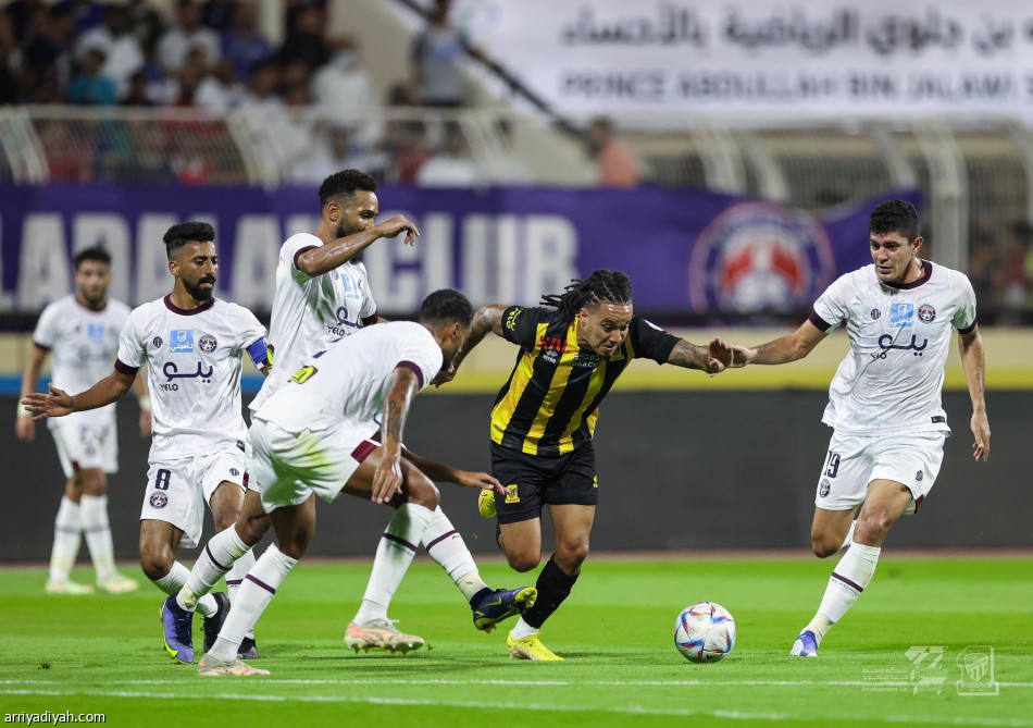 الاتحاد يبدأ مشوار «روشن» بثلاثية العدالة