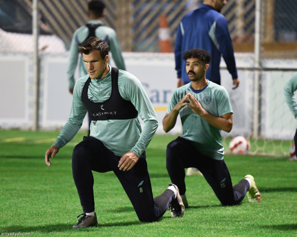 الفتح يستقبل دونيس ويضم الخليف