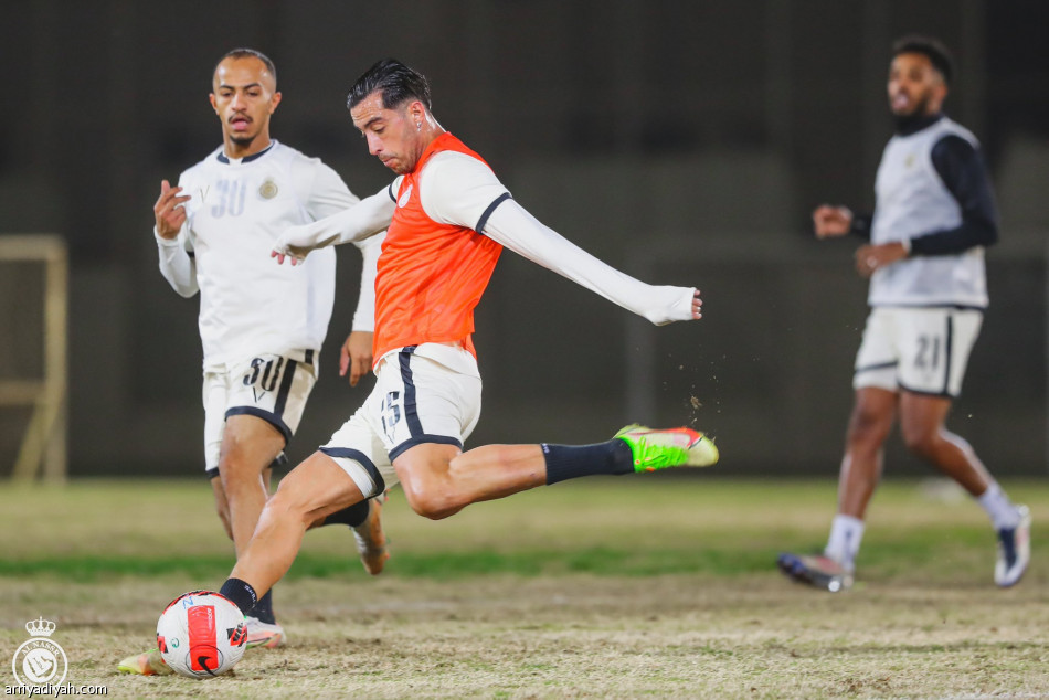 روسو يدشن رحلة النصر باجتماع ومناورات