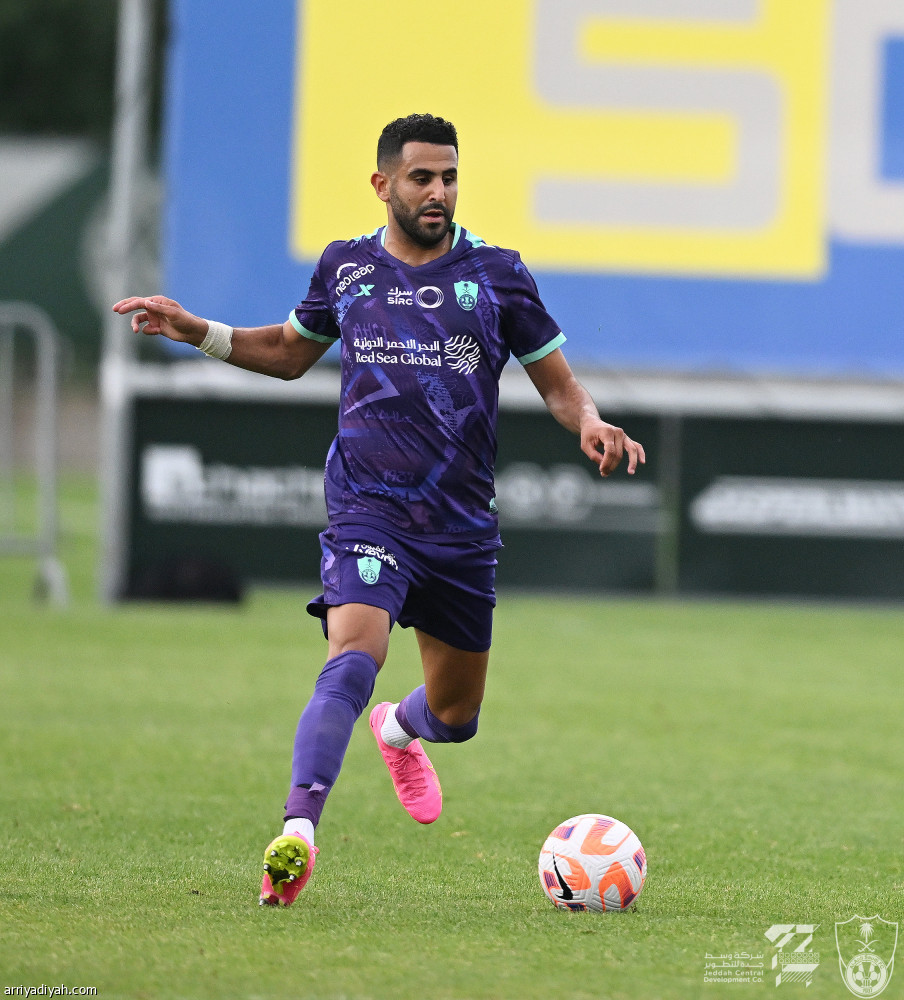 فيرمينو  يقود الأهلي إلى اكتساح الشمال القطري