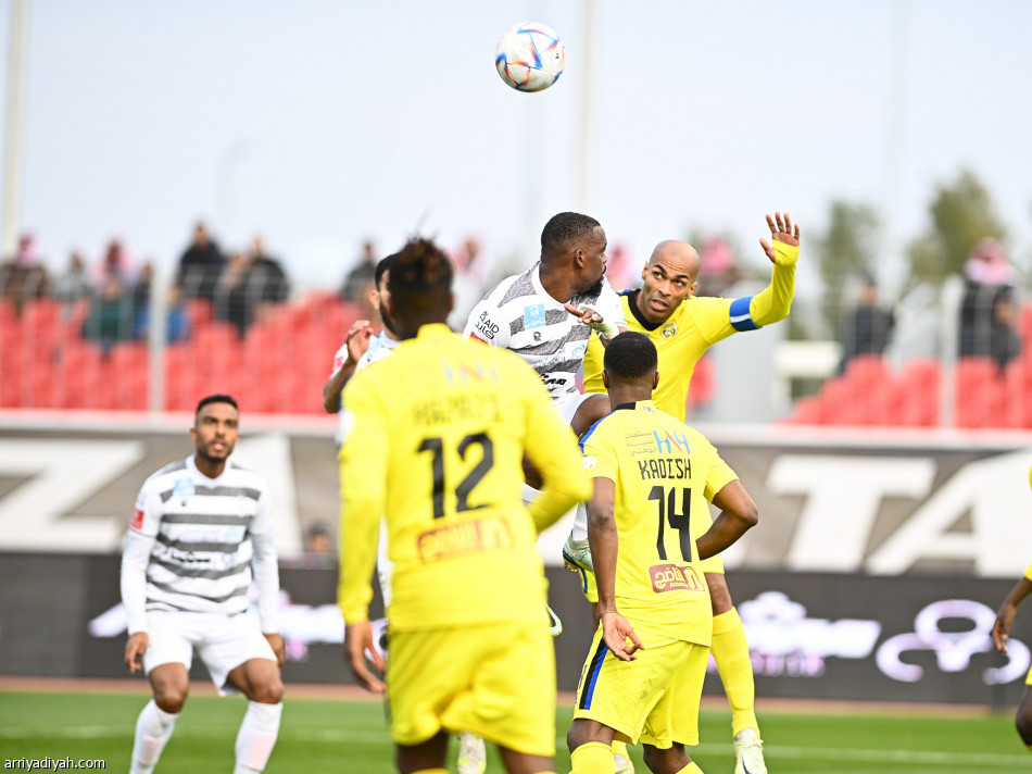 التعاون يستعيد التوازن بثلاثية الطائي