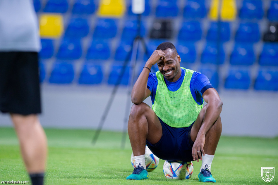 التعاون يختبر اللاعبين أمام الجبلين