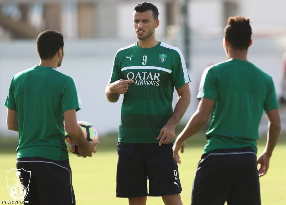 الأهلي يعسكر في العين استعداداً للهلال