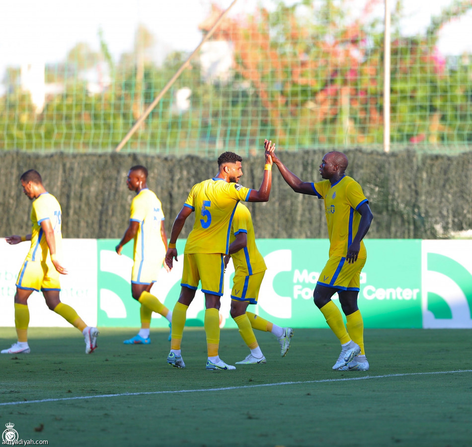 النصر يكسب ملقا بثنائية