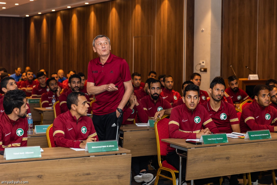 معسكر الحكام.. تطبيقات VAR ومحاضرة من «فيفا»