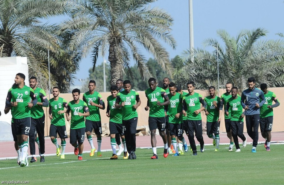 وليد عبدالله يفشل في إكمال مران المنتخب الأول