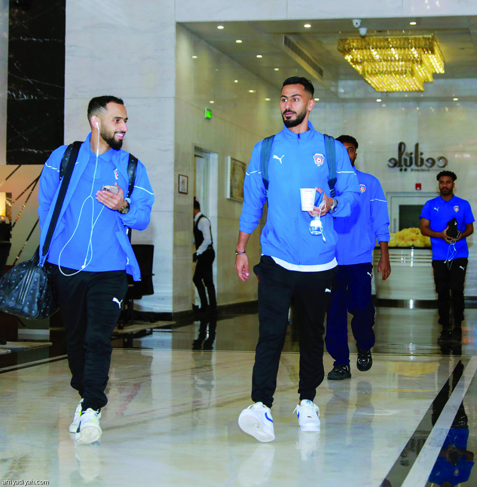 الحرارة تحبس
المشجعين داخل السيارات