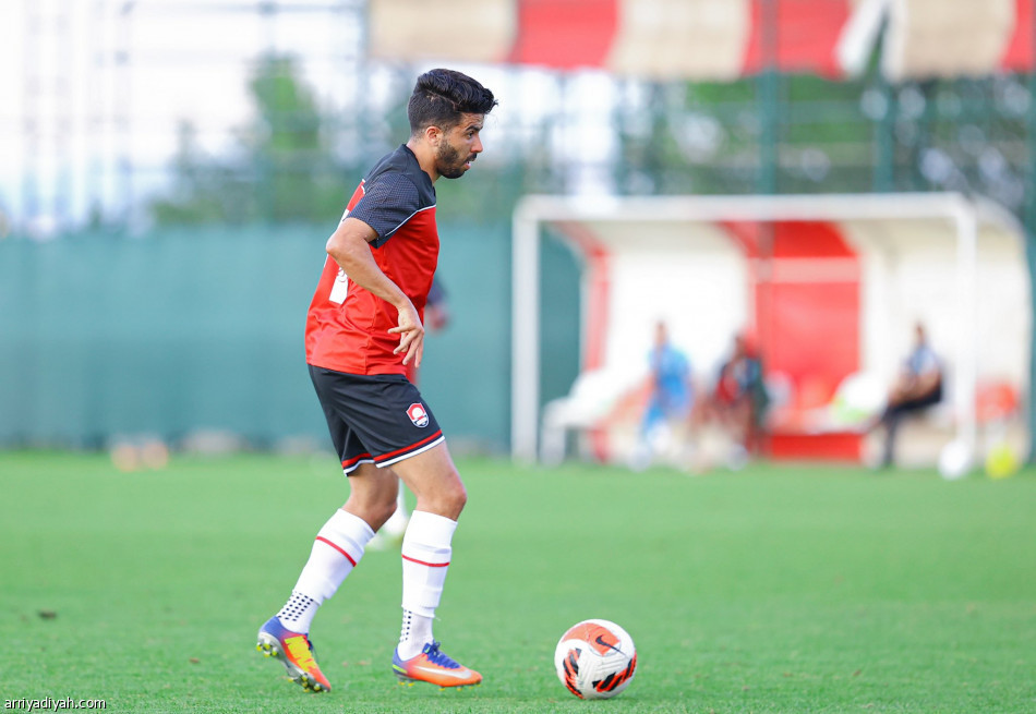 الرائد يتخطى حتا الإماراتي بثلاثية