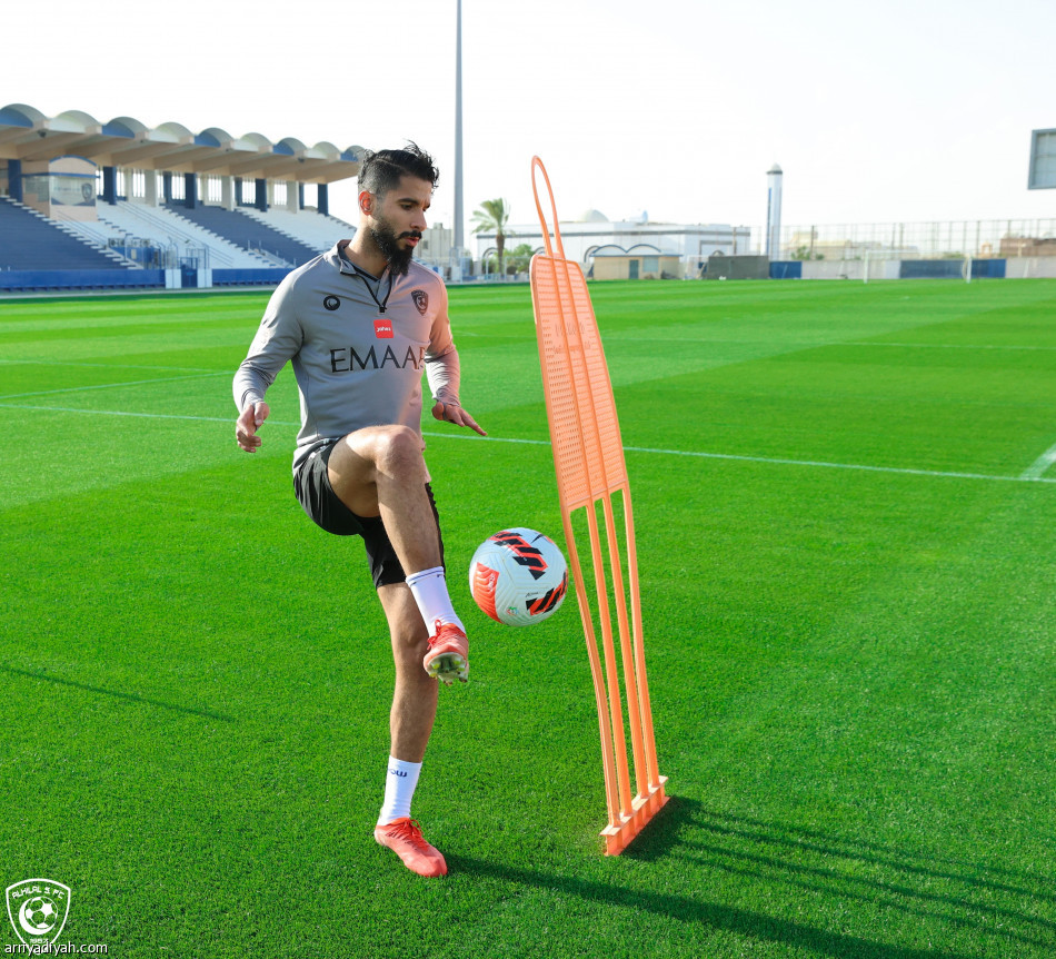 ميشيل يلتحق بتدريبات الهلال.. وهيون يعود
