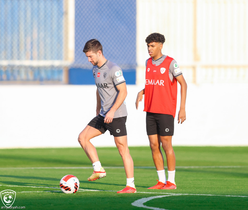 الهلال.. جارديم يكافئ الأساسيين في مباراة النصر