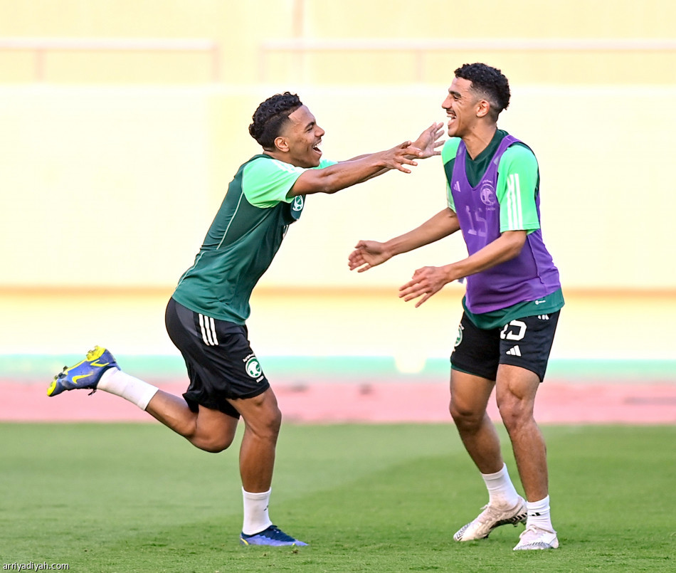 الأخضر.. 
مناورة ولياقة وتكتيك