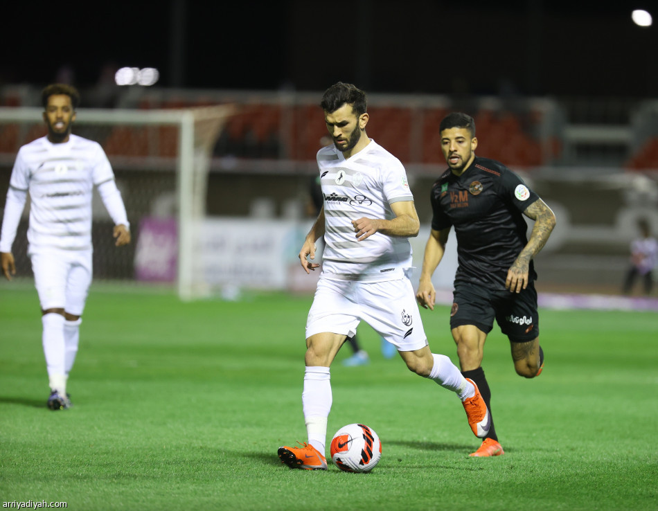 الطائي يحبط الشباب بالتعادل