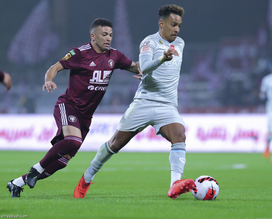 الهلال يستعيد توازنه بثلاثية الفيصلي