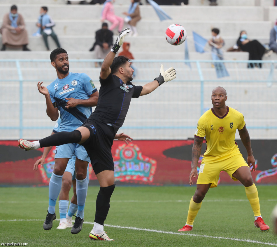 أبرو يقود الباطن لفوز قاتل على الحزم