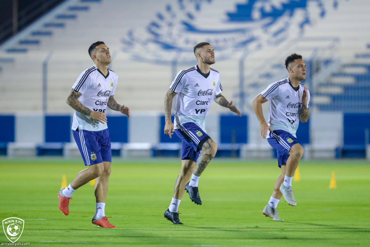 التانجو في الهلال