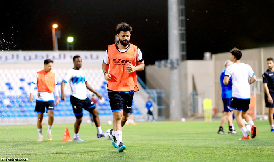 سانتو يفاضل
بين كوستا والناشري