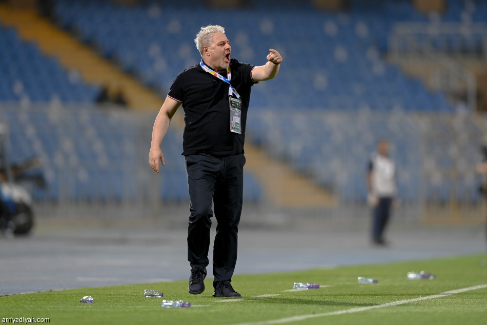 «تعادل قاتل» يُعزز صدارة الشباب