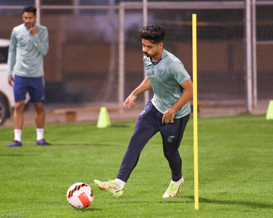 دونيس يبدأ التحضير لتجربة الهلال