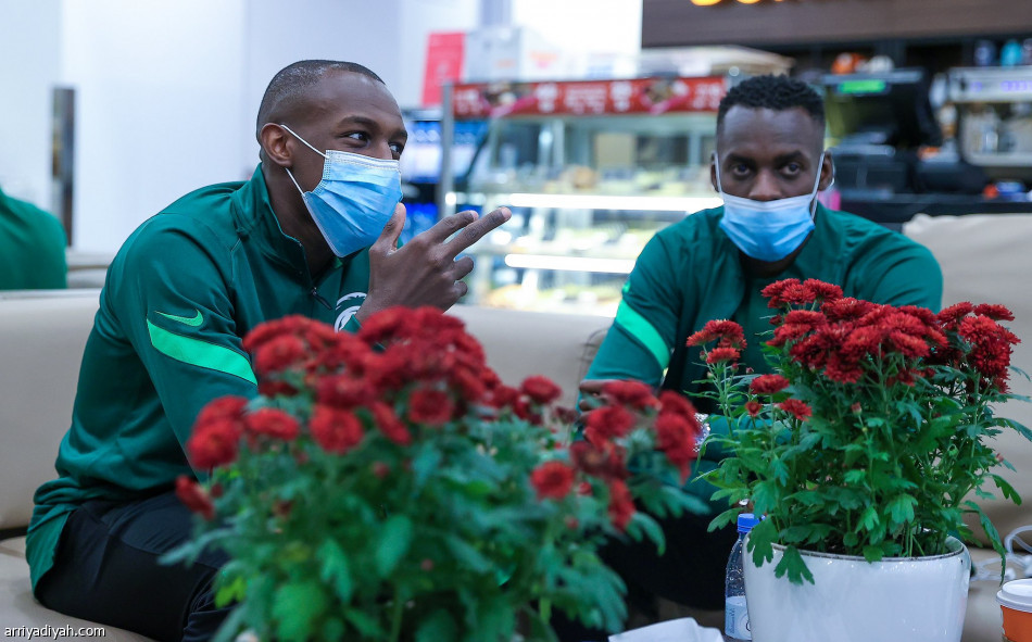 بعثة الأخضر تغادر إلى سيدني