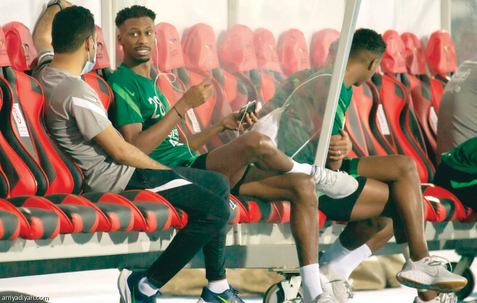 الأخضر 
لا يخسر في الجوهرة