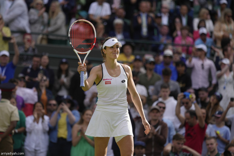 الفرنسية كورنيه تقصي شفيونتيك