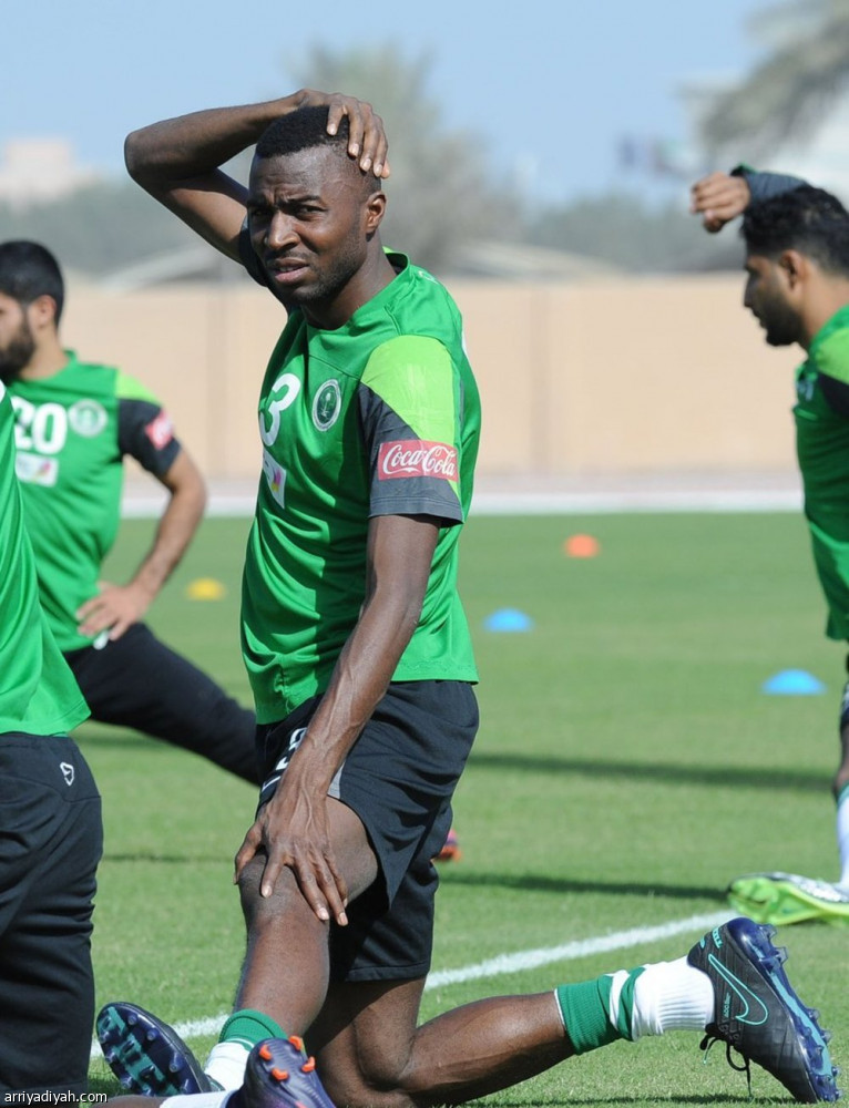 وليد عبدالله يفشل في إكمال مران المنتخب الأول