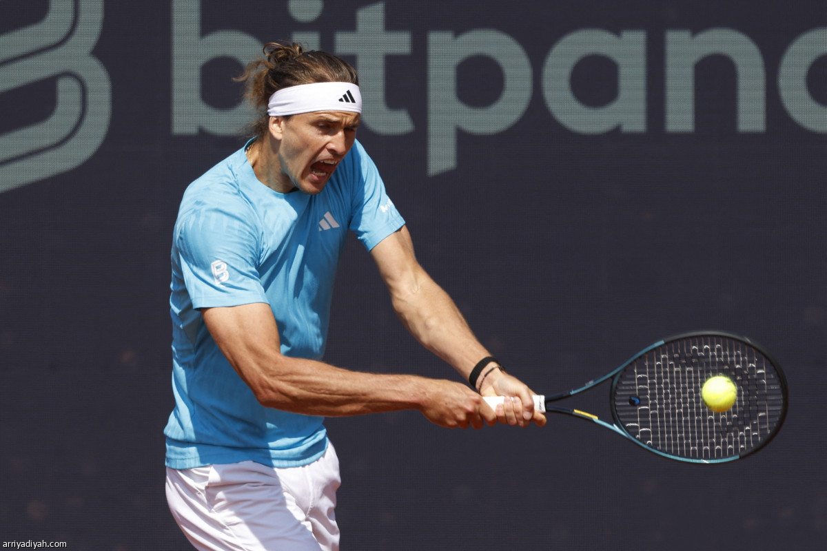 زفيريف يعبر