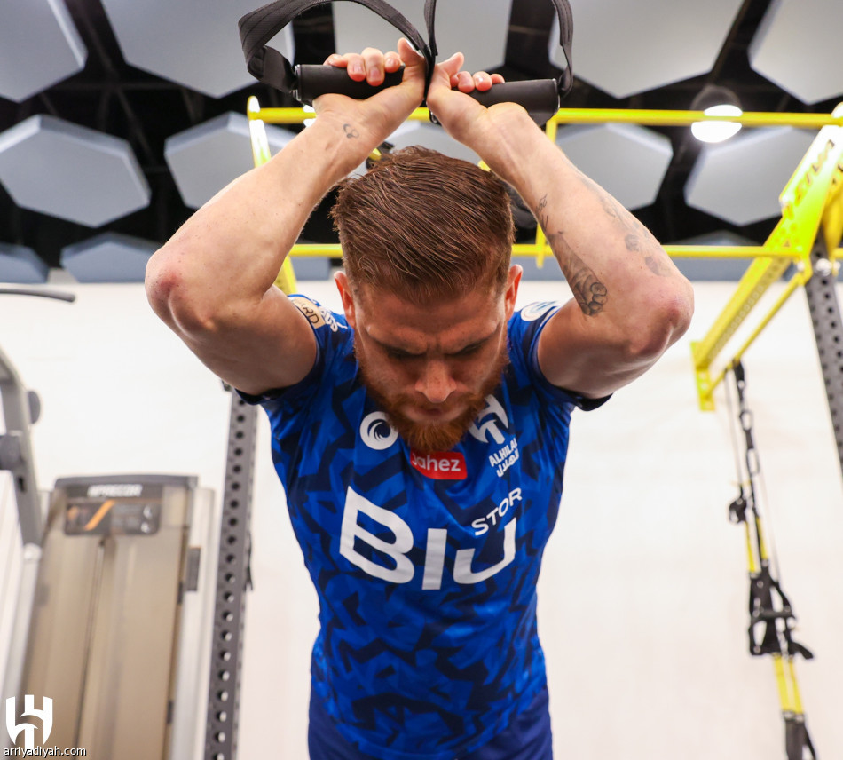 الهلال يعود بـ«مجموعتين»