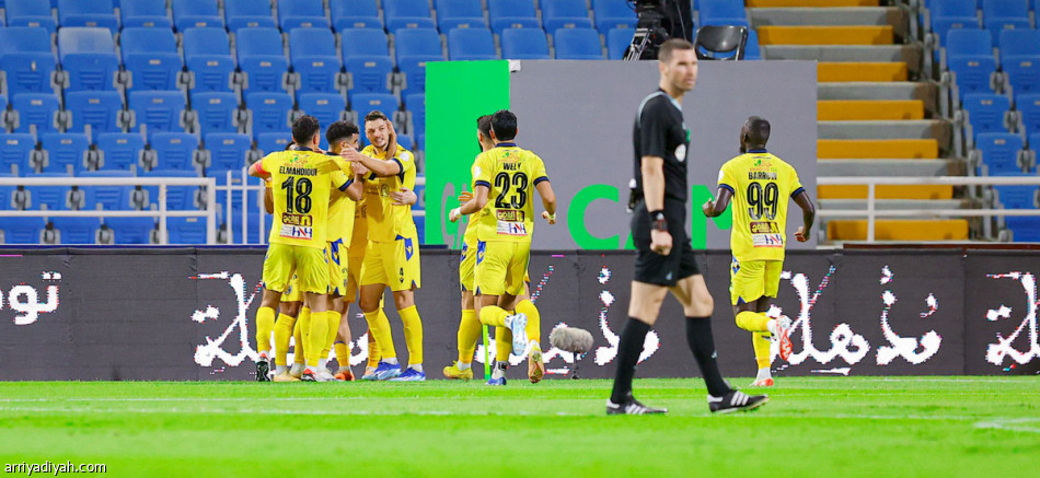 بنزيما 
يكرر واقعة الصحفي