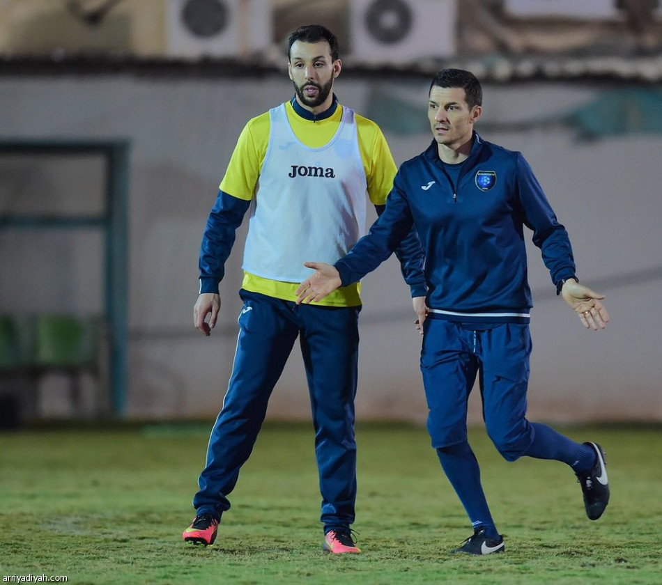 مدرب التعاون يعالج الأخطاء قبل الهلال
