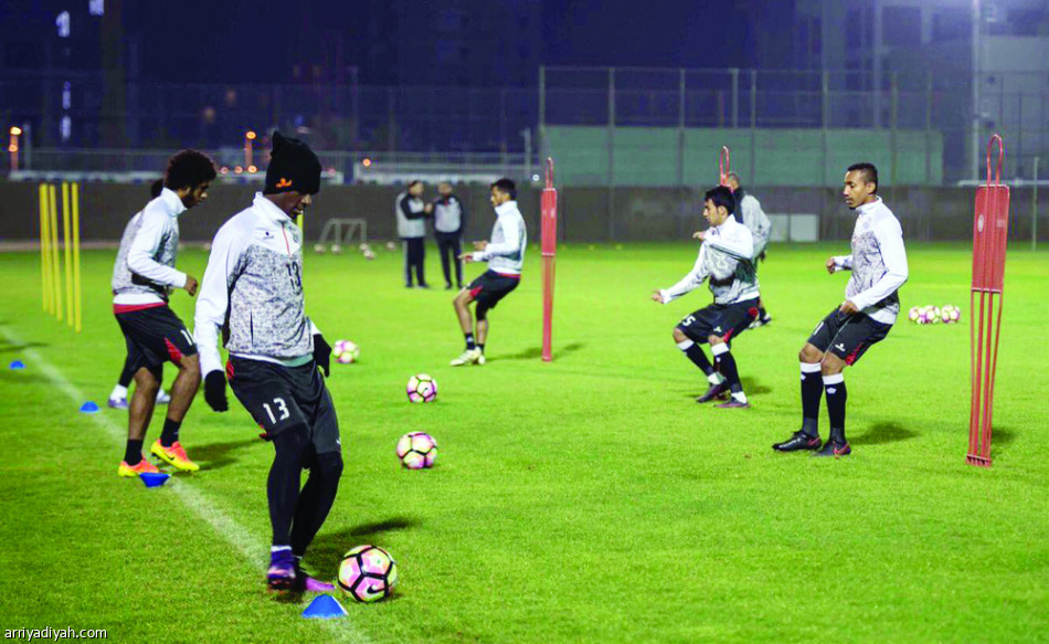 الدوليون ينعشون 
تدريبات الشباب