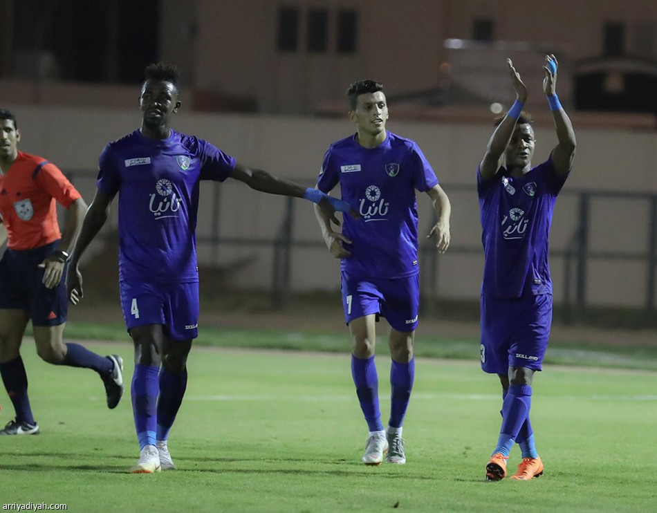 دوري الأولى: الشعلة يواصل التفوق.. وضمك يهزم العروبة