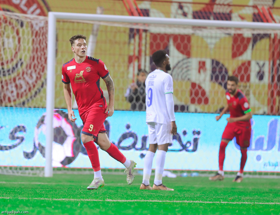 في المحترفين 
ضمك.. 35 انتصارا