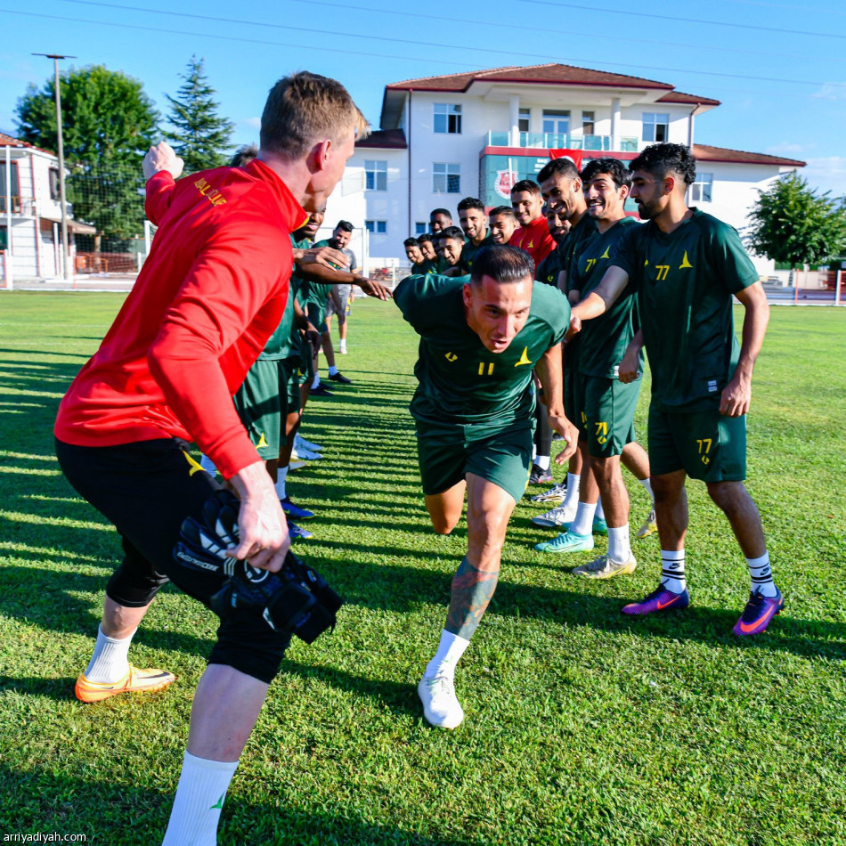 سوزا والشنقيطي ينضمان إلى معسكر الخليج