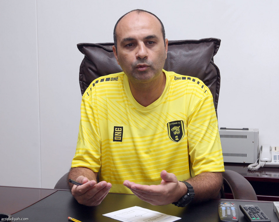 رومارينيو..
تفوق بهدف «مارادوني»