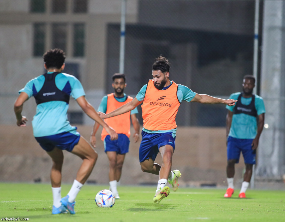 الفتح يرفض الراحة... ودونيس يعالج الأخطاء