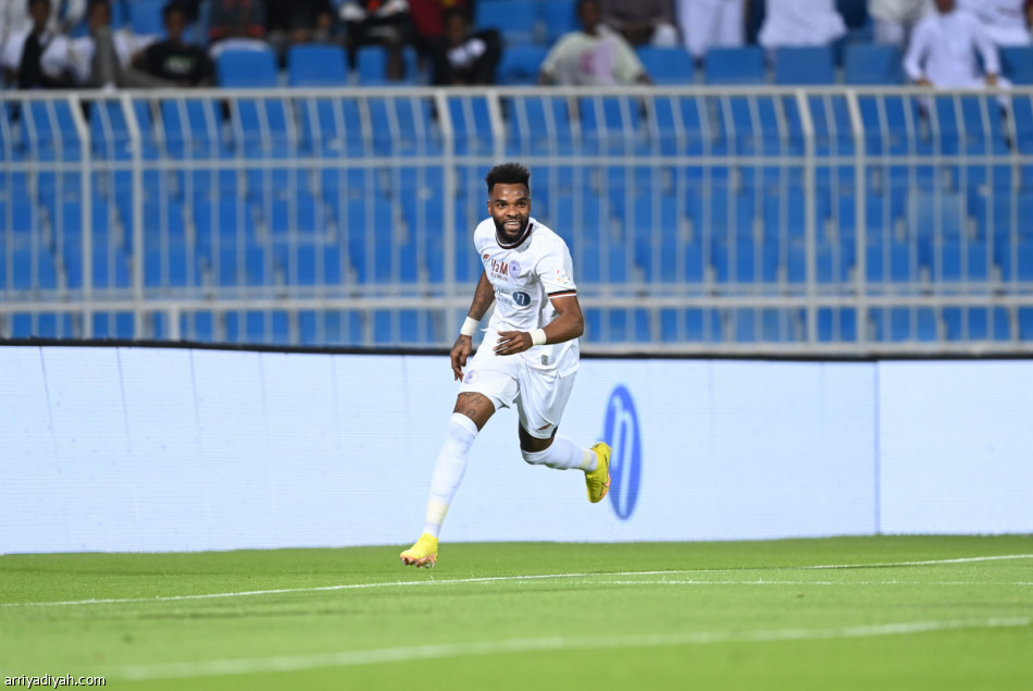 الشباب يقسو على الباطن بثلاثية