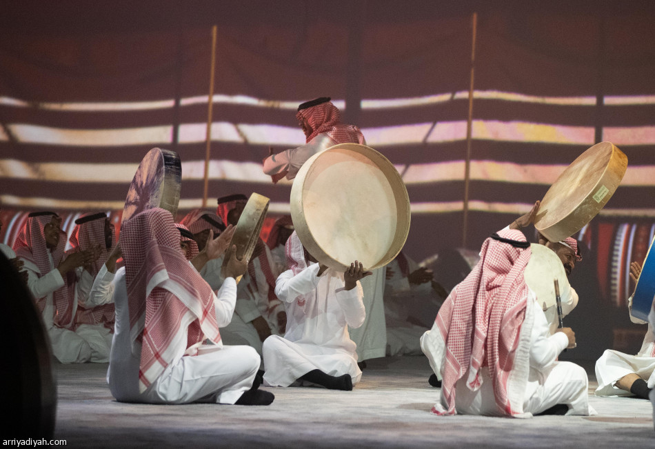 «عرضة وسامري» في افتتاح بطولة العالم لرفع الأثقال