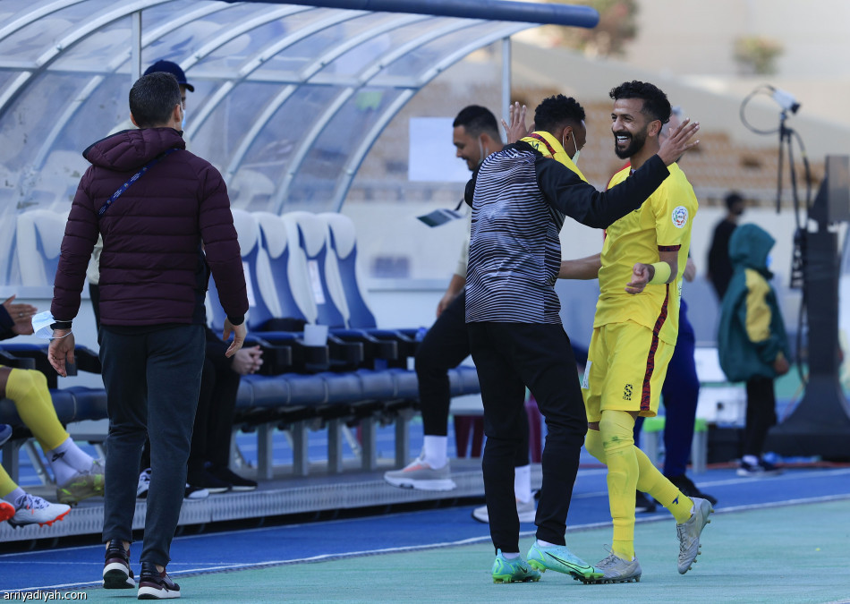 الجميعة يمنح أبها نقاط الحزم