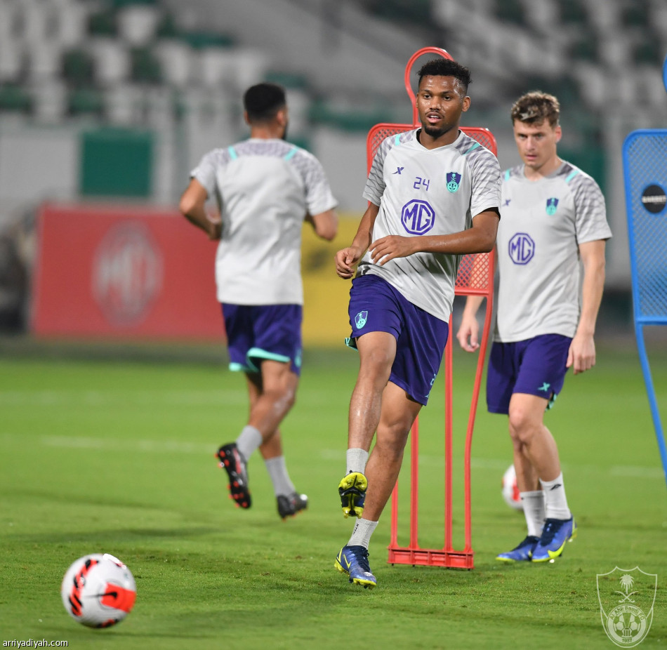 الأهلي.. هاسي يجتمع بالثلاثي الجديد