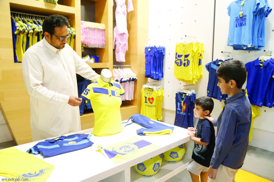 متجر النصر.. ازدحام والموقع خاوٍ