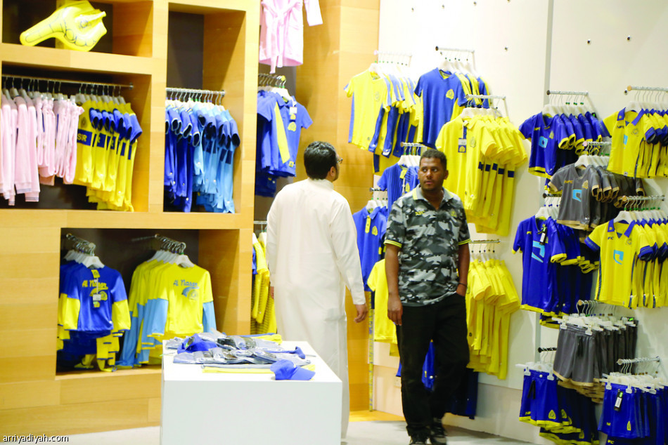 متجر النصر.. ازدحام والموقع خاوٍ