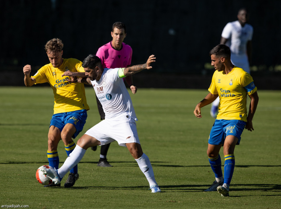 الشباب يكسب التجربة الأولى