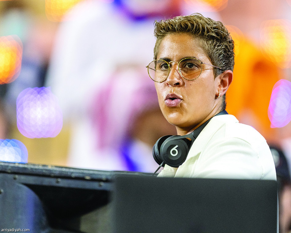 الحرارة تحبس
المشجعين داخل السيارات