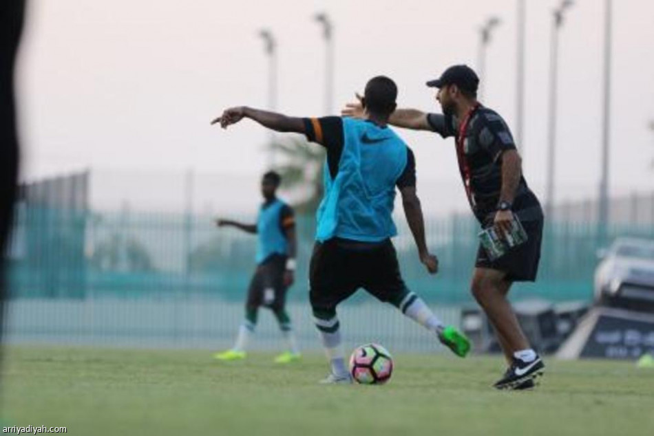 الشهري يمنح لاعبي الأخضر الشاب راحة 