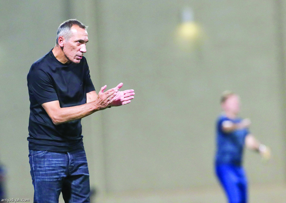 الفتح 
يعيد الخماسية التاريخية