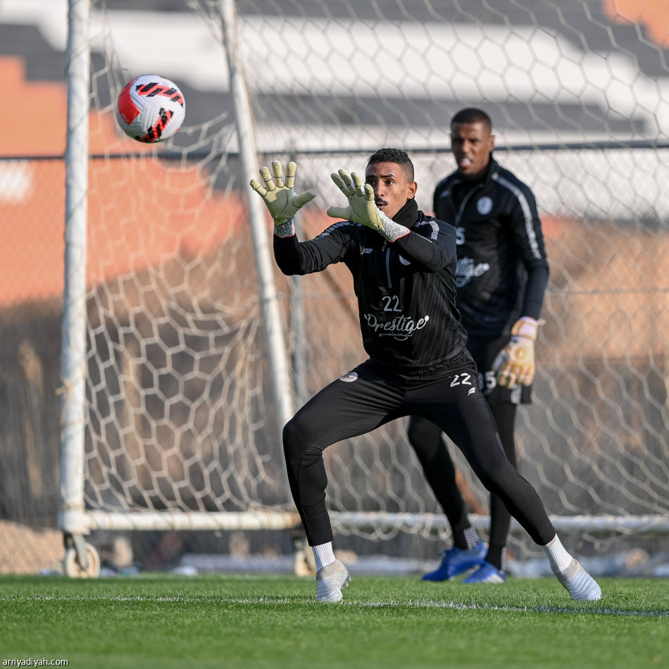 مناورة تكتيكية تحدد تشكيلة الشباب أمام الأهلي